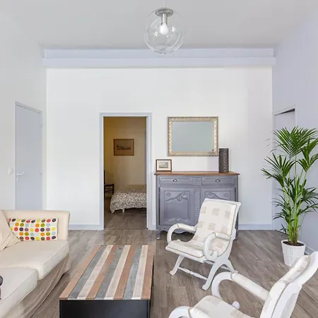 Daire Guestready - Urban Escape Steps From The Action Bordeaux
